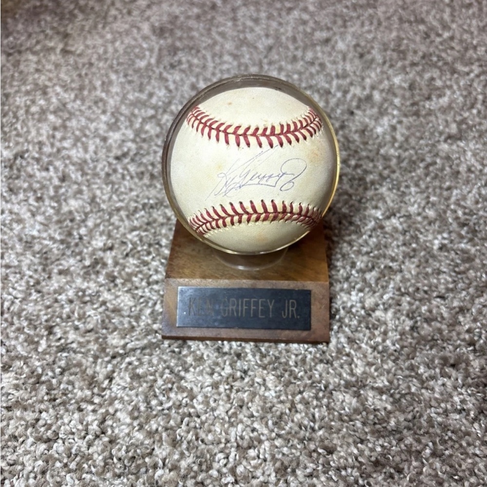 Ken Griffey Jr Autograph Ball With Display